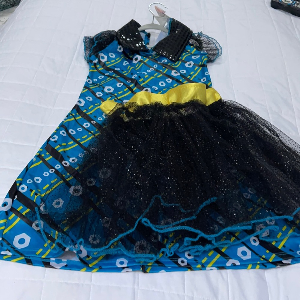 Monster high costume. Girls size medium